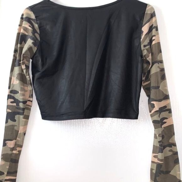 Love Culture Camouflage Sleeve Crop Top Large Polyester Spandex Black Camo - Picture 6 of 8